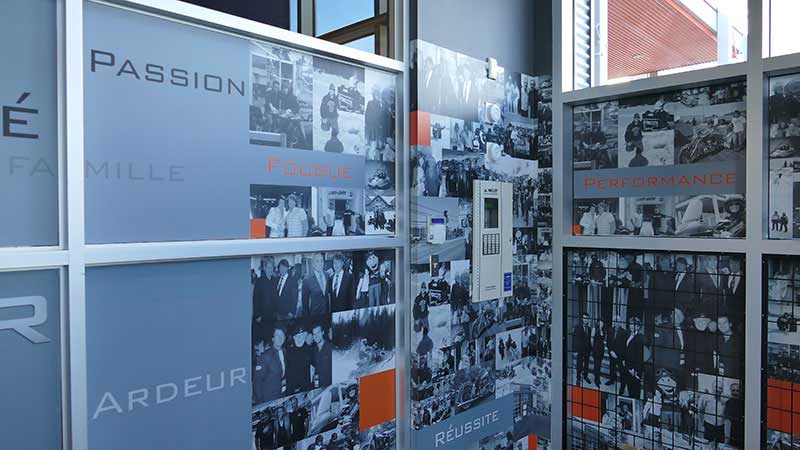 Lettrage pour entrée de magasin Performance NC