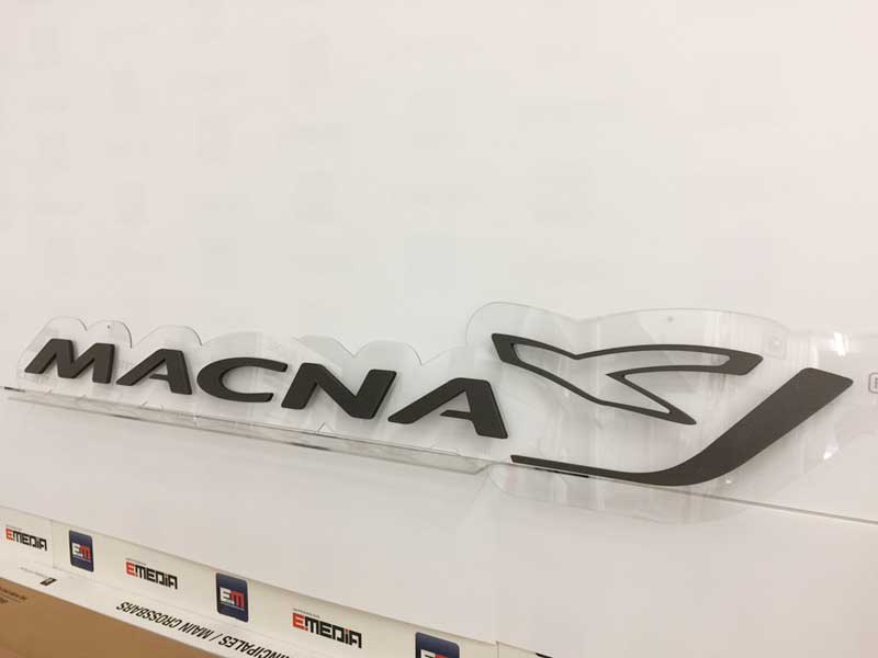 Logo murale en acrylique