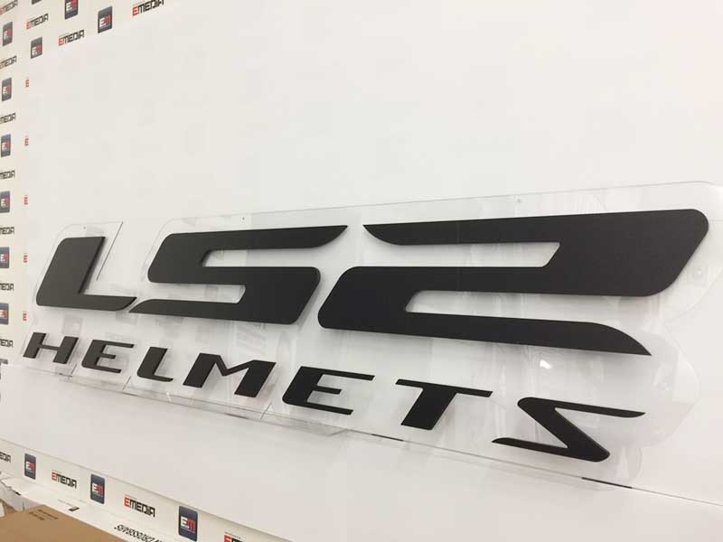 Logo murale en acrylique