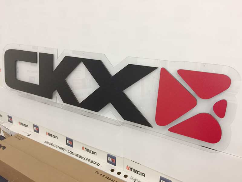 Logo murale en acrylique