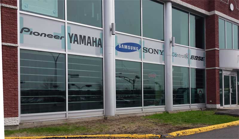 Lettrage de vitrine pour Stéréo-Plus