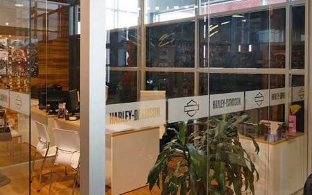 Lettrage de fenêtre pour bureau des ventes Harley Davidson